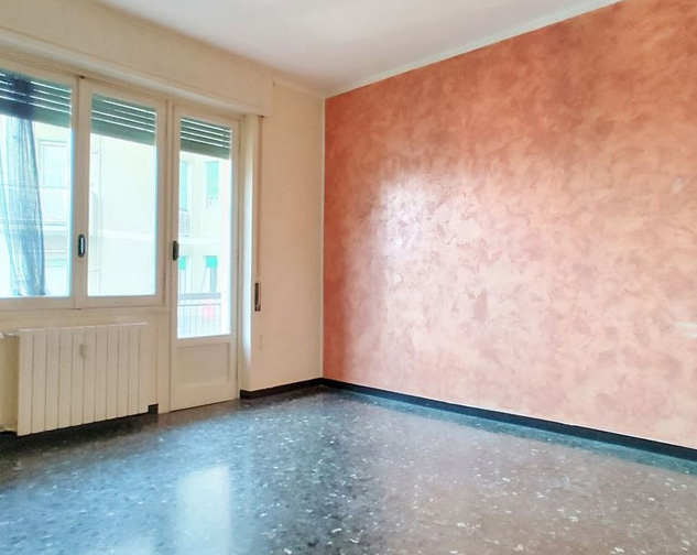 Camera da letto vuota da ristrutturare