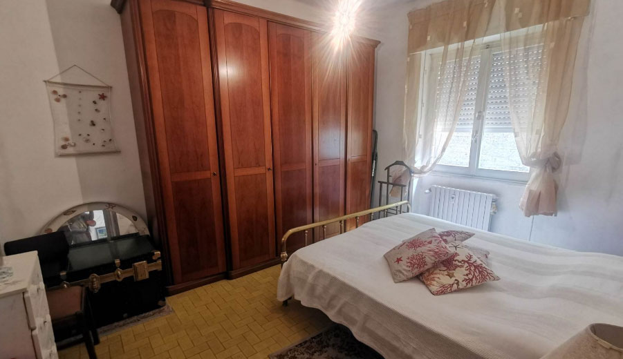 Camera da letto da ristrutturare